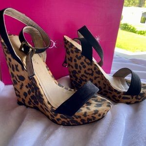 Shoedazzle Cheetah Wedge, black strap